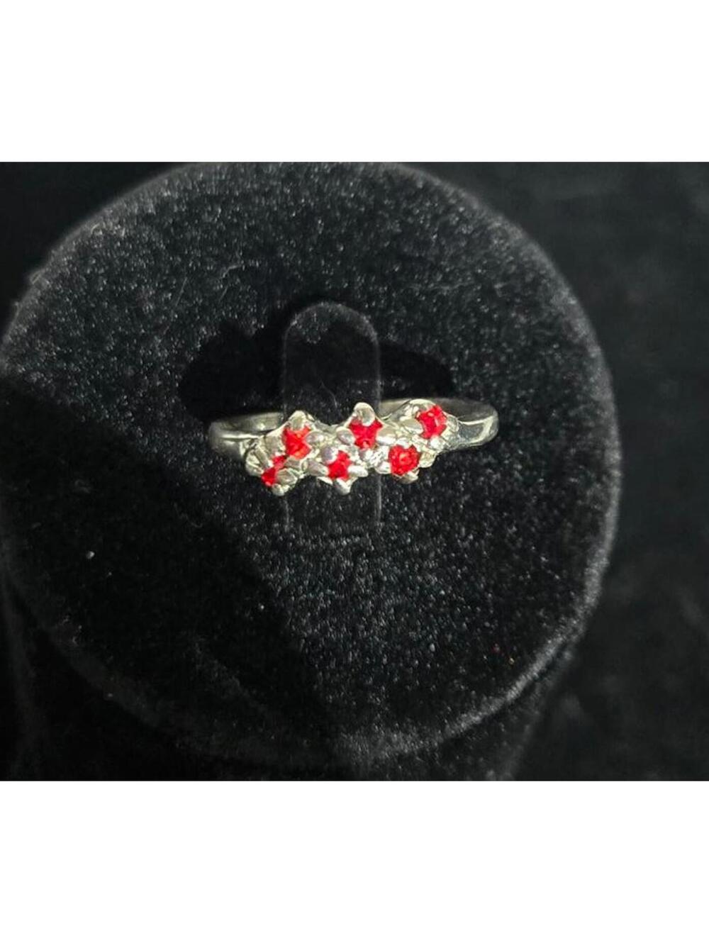 Ring / Vintage Silvertone Red Rhinestone Floral Cluster Ring / Size 7.5 / 3.04g